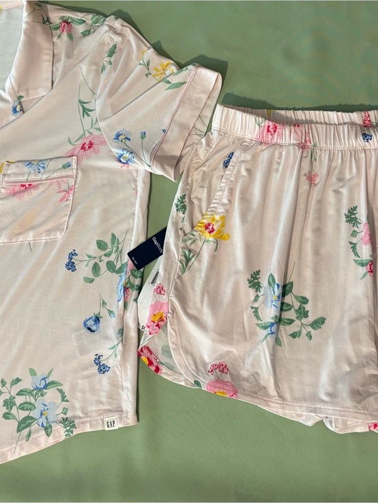 Gapbody Other - GAP BODY two piece soft pajama short set S NWT pink floral